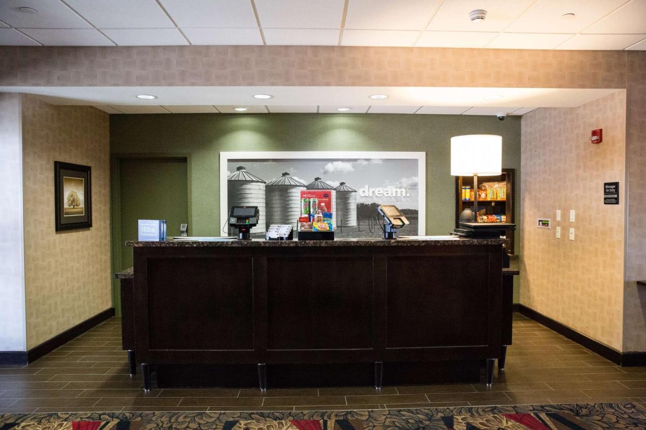 Hampton Inn & Suites Bismarck Northwest Exteriér fotografie