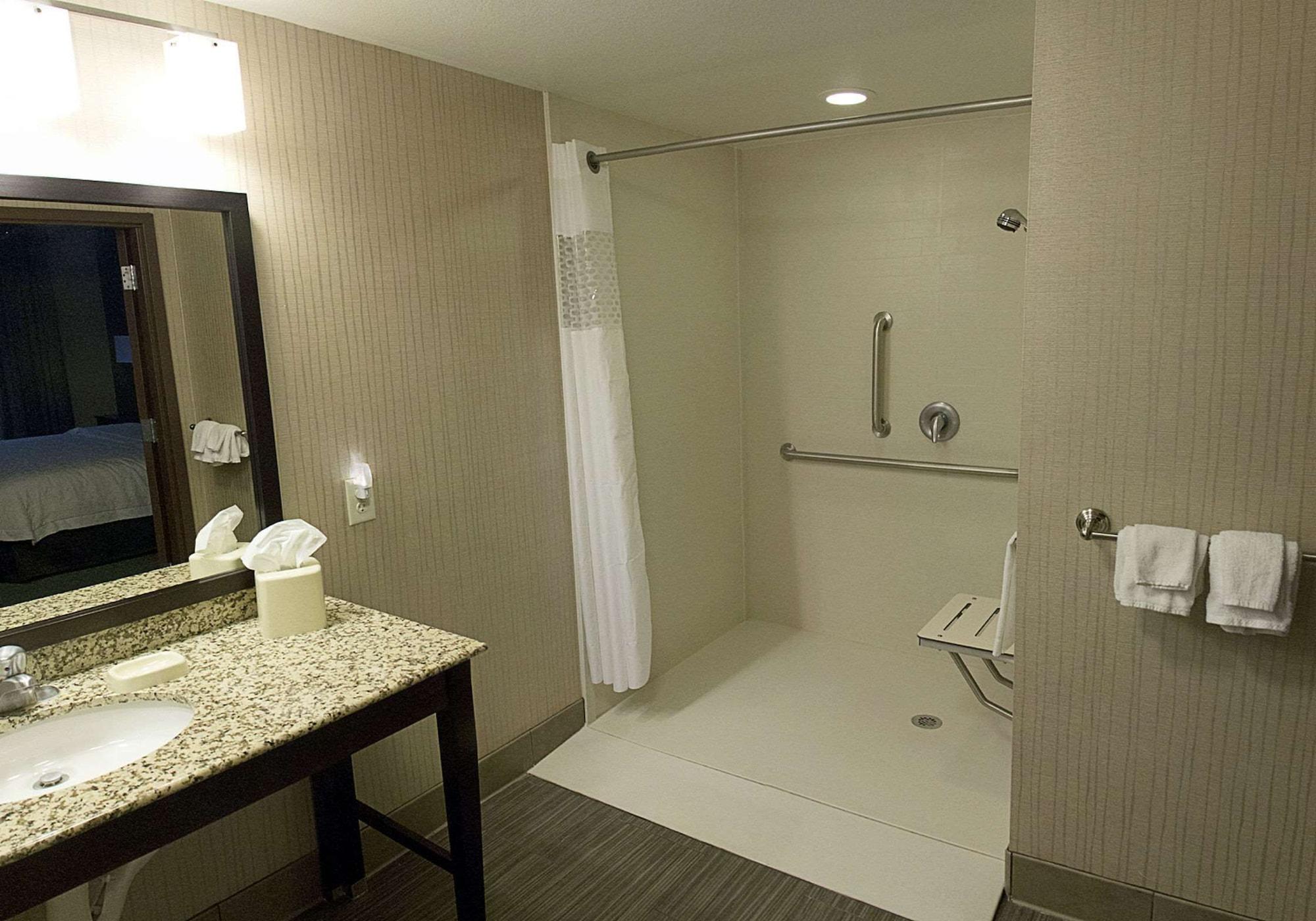 Hampton Inn & Suites Bismarck Northwest Exteriér fotografie