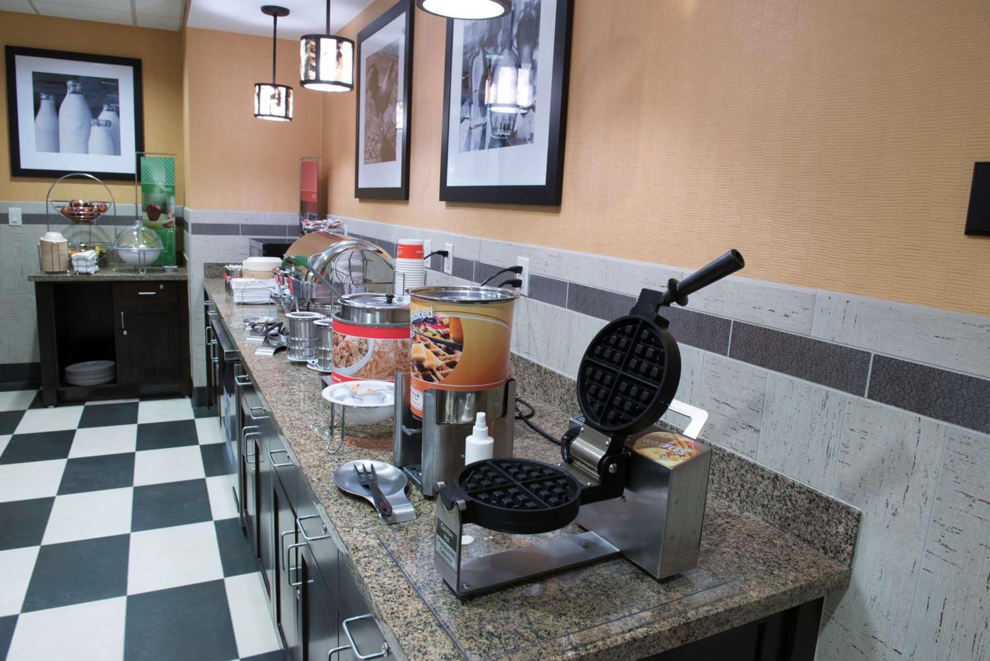 Hampton Inn & Suites Bismarck Northwest Exteriér fotografie